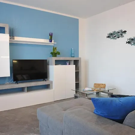 Azzurra Beths House