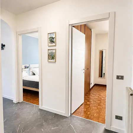 דירה Azzurra Beths House ברנצונה סול גארדה