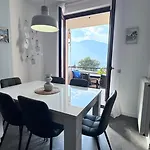 Azzurra Beths House * Brenzone
