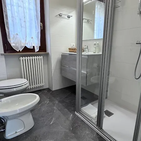 Azzurra Beths House * 布雷佐内加尔达